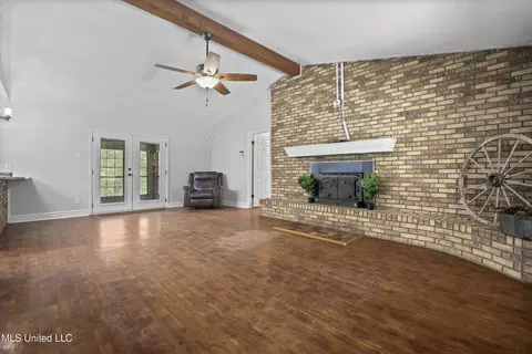 Living - 13410 Haley Rd, Saucier, MS 39574 photo 3 of 7