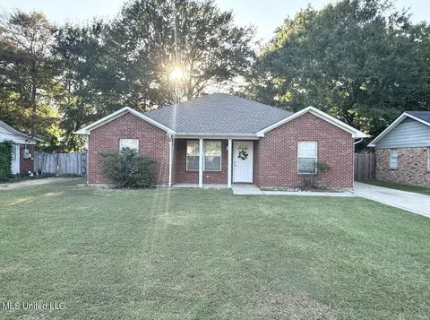 1725 Dolphin Dr, Gautier, MS 39553