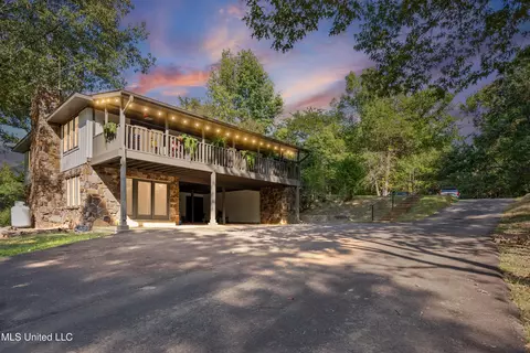 8702 Tulane Rd, Hernando, MS 38632