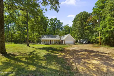 1522 W Flowers Rd, Terry, MS 39170