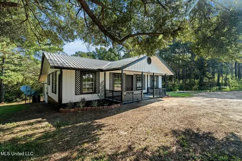 2225 Columbia Purvis Rd, Lumberton, MS 39455