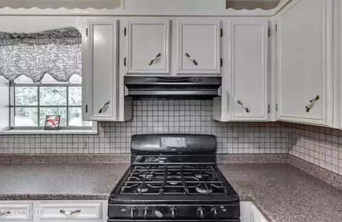 Kitchen - 187 Overby Rd, Magee, MS 39111 photo 4 of 6
