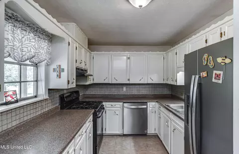 Kitchen - 187 Overby Rd, Magee, MS 39111 photo 6 of 6
