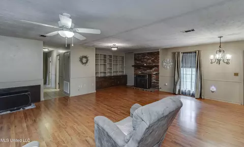 Living - 187 Overby Rd, Magee, MS 39111 photo 2 of 6