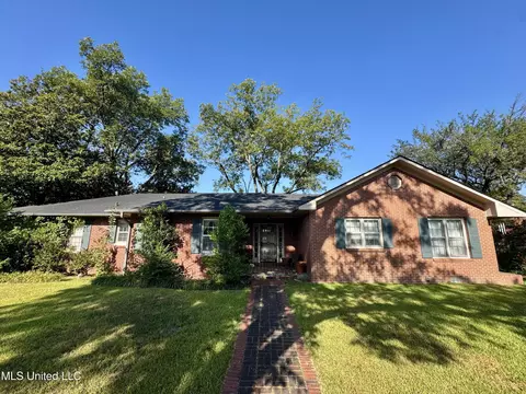 1443 Shady Ln, Clarksdale, MS 38614