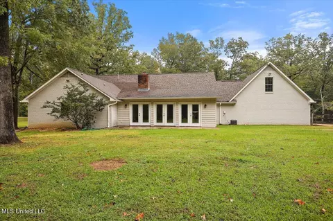 Exterior - 111 Meadowview Dr, Brandon, MS 39047 photo 6 of 7