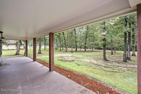 Exterior - 111 Meadowview Dr, Brandon, MS 39047 photo 3 of 7
