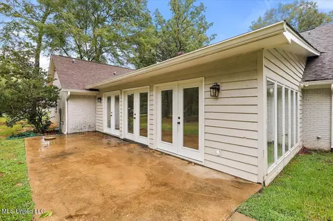 Exterior - 111 Meadowview Dr, Brandon, MS 39047 photo 4 of 7