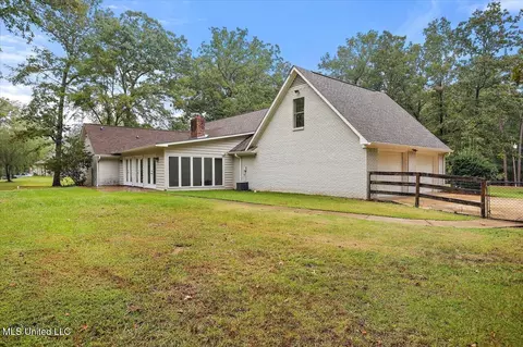 Exterior - 111 Meadowview Dr, Brandon, MS 39047 photo 5 of 7