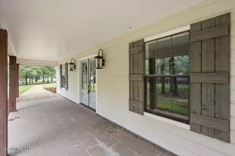Exterior - 111 Meadowview Dr, Brandon, MS 39047 photo 2 of 7