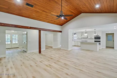 Entry Way - 111 Meadowview Dr, Brandon, MS 39047 photo 3 of 4