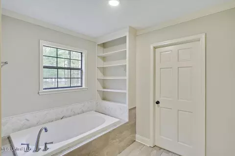 Bath - 111 Meadowview Dr, Brandon, MS 39047 photo 2 of 6