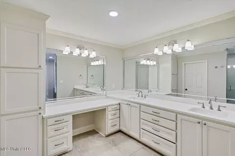 Bath - 111 Meadowview Dr, Brandon, MS 39047 photo 1 of 6