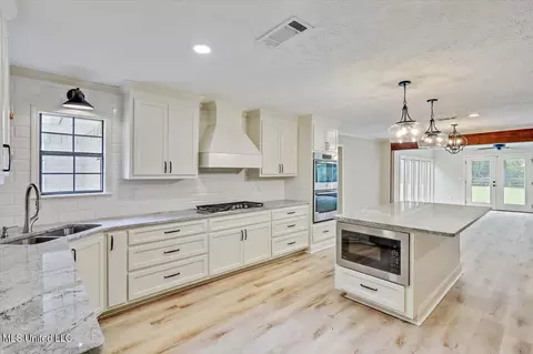 Kitchen - 111 Meadowview Dr, Brandon, MS 39047 photo 1 of 2
