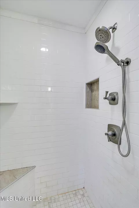 Bath - 111 Meadowview Dr, Brandon, MS 39047 photo 3 of 6