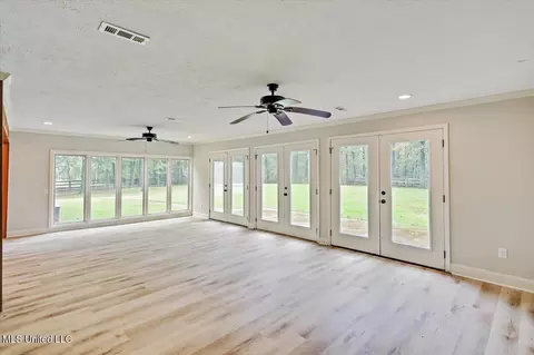Living - 111 Meadowview Dr, Brandon, MS 39047 photo 3 of 3