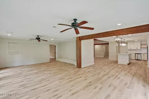 Living - 111 Meadowview Dr, Brandon, MS 39047 photo 2 of 3