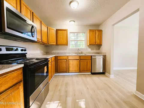 Kitchen - 620 Murray St, Biloxi, MS 39530 photo 1 of 3