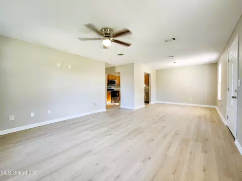 Living - 620 Murray St, Biloxi, MS 39530 photo 5 of 5