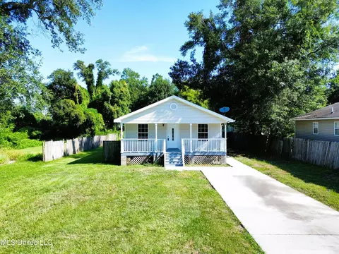 Exterior - 620 Murray St, Biloxi, MS 39530 photo 2 of 5