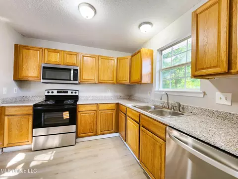 Kitchen - 620 Murray St, Biloxi, MS 39530 photo 3 of 3
