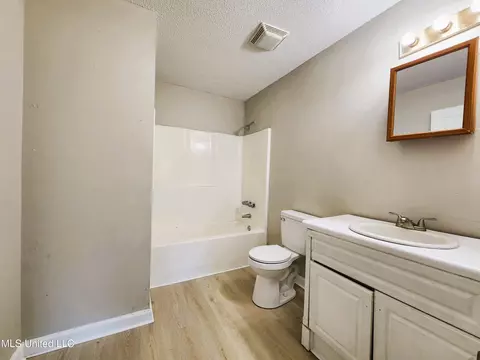 Bath - 620 Murray St, Biloxi, MS 39530 photo 2 of 2