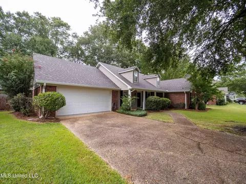 21 Estates Dr, Flowood, MS 39232