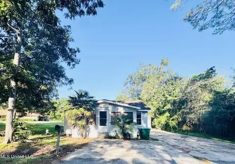 9437 Creosote Rd, Gulfport, MS 39503