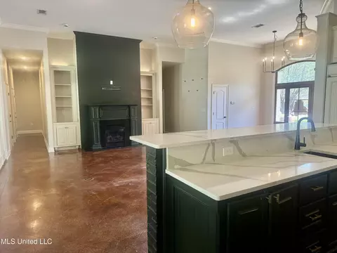 Living - 101 Cherrybark Ln, Natchez, MS 39120 photo 1 of 3