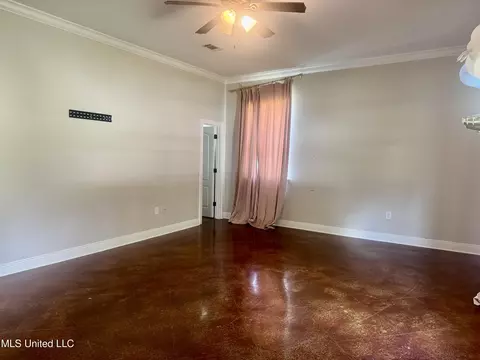 Living - 101 Cherrybark Ln, Natchez, MS 39120 photo 2 of 3