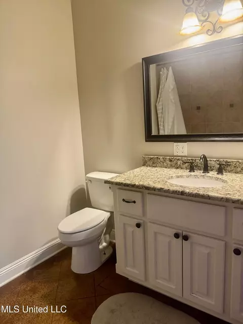 Bath - 101 Cherrybark Ln, Natchez, MS 39120 photo 1 of 9