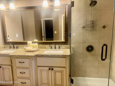 Bath - 101 Cherrybark Ln, Natchez, MS 39120 photo 3 of 9