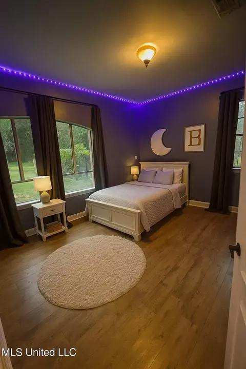 Bedroom - 101 Cherrybark Ln, Natchez, MS 39120 photo 2 of 3