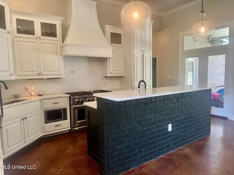 Kitchen - 101 Cherrybark Ln, Natchez, MS 39120 photo 7 of 8