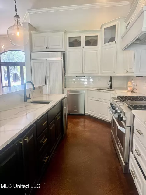 Kitchen - 101 Cherrybark Ln, Natchez, MS 39120 photo 3 of 8