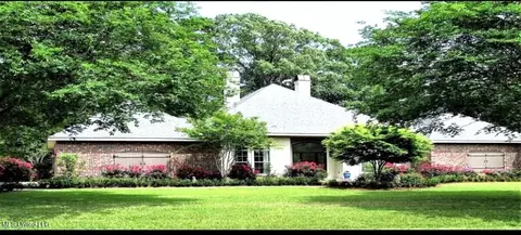 101 Cherrybark Ln, Natchez, MS 39120