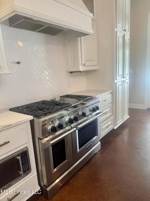 Kitchen - 101 Cherrybark Ln, Natchez, MS 39120 photo 5 of 8
