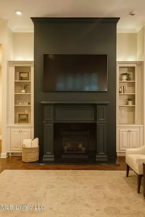 Living - 101 Cherrybark Ln, Natchez, MS 39120 photo 3 of 3