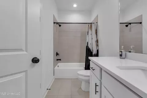 Bath - 784 Arrow Cv, Olive Branch, MS 38654 photo 1 of 8