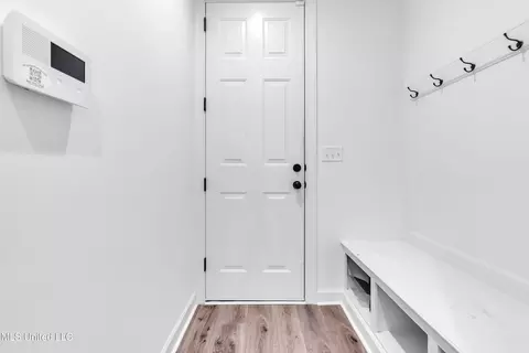 Entry Way - 784 Arrow Cv, Olive Branch, MS 38654 photo 2 of 6
