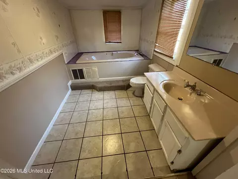 Bath - 8629 Ms-613, Moss Point, MS 39562 photo 2 of 3