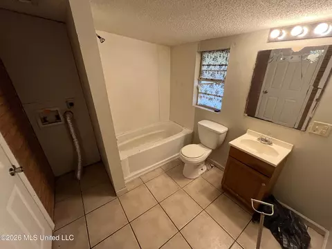 Bath - 8629 Ms-613, Moss Point, MS 39562 photo 3 of 3