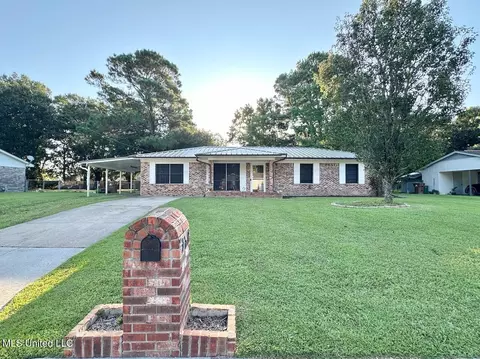 114 Evergreen Dr, D'iberville, MS 39540