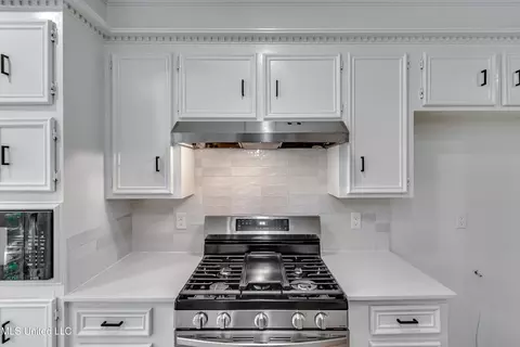 Kitchen - 155 Post Hill Rd, Brandon, MS 39042 photo 4 of 6