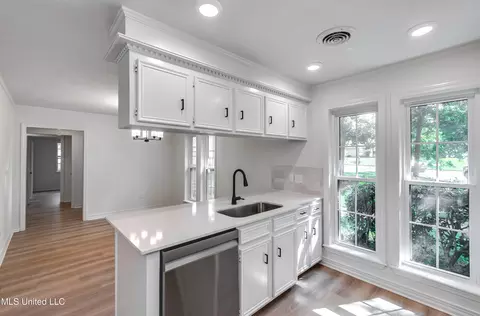 Kitchen - 155 Post Hill Rd, Brandon, MS 39042 photo 2 of 6