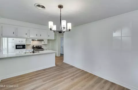 Dining - 155 Post Hill Rd, Brandon, MS 39042 photo 4 of 4