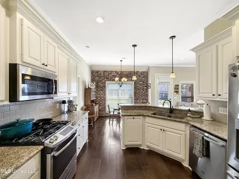 Kitchen - 253 Falls Xing, Madison, MS 39110 photo 1 of 3