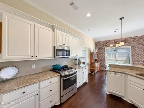 Kitchen - 253 Falls Xing, Madison, MS 39110 photo 2 of 3