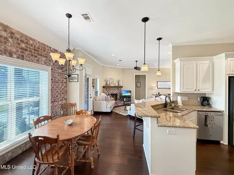 Dining - 253 Falls Xing, Madison, MS 39110 photo 1 of 2