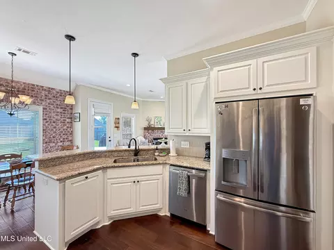 Kitchen - 253 Falls Xing, Madison, MS 39110 photo 3 of 3